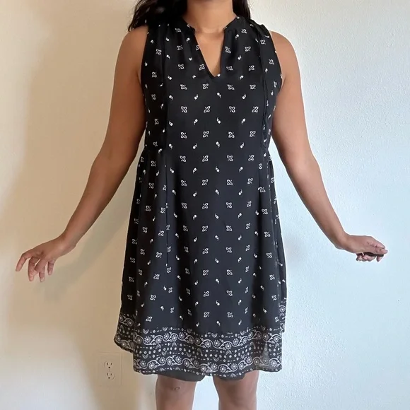 Old Navy Black and White Patterned Mini Dress - Picture 1 of 4